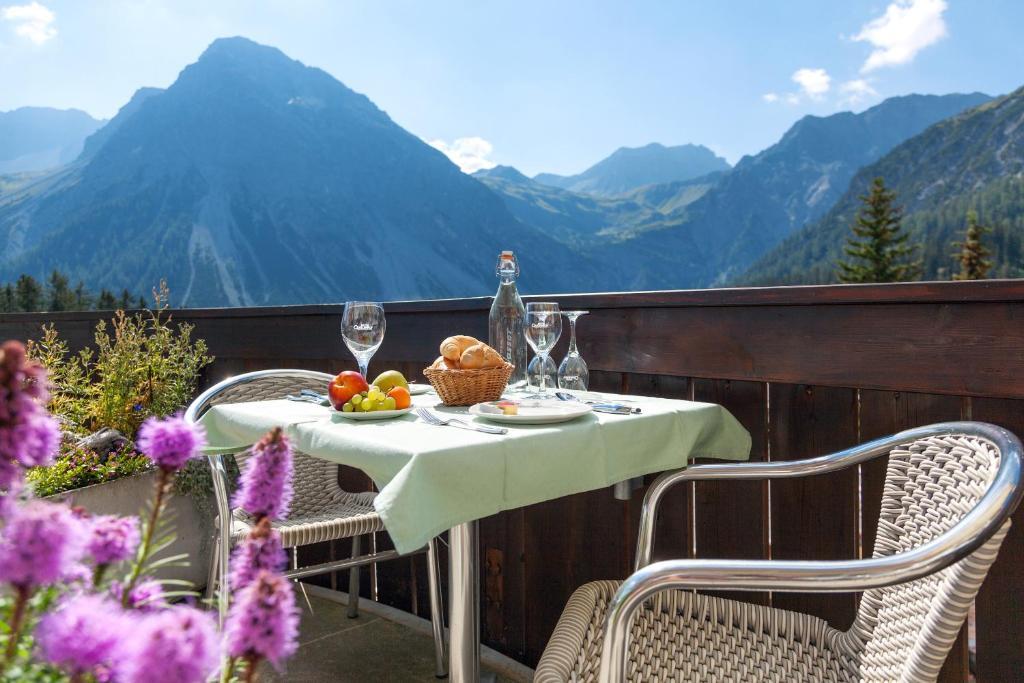 Hotel Quellenhof Arosa Exterior photo